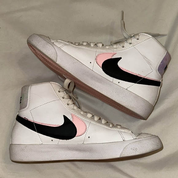 NIKE Blazer Mid '77 SE GS White Arctic Punch #nike - Picture 2 of 7